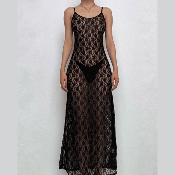 Robe longue en dentelle transparente à découpes et camisole ajourée 