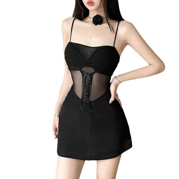 Mini-robe camisole froncée en maille à lacets 