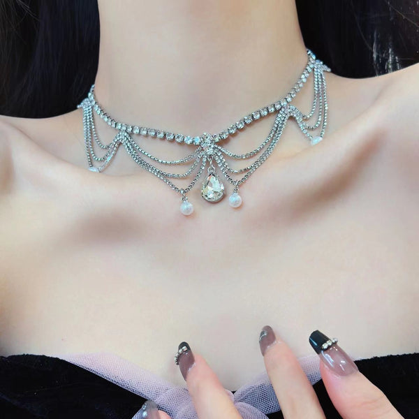 Collier ras du cou avec pendentif en strass superposé