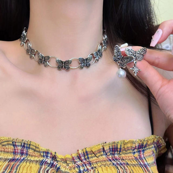 Collier ras du cou patchwork avec anneau en O et décor papillon