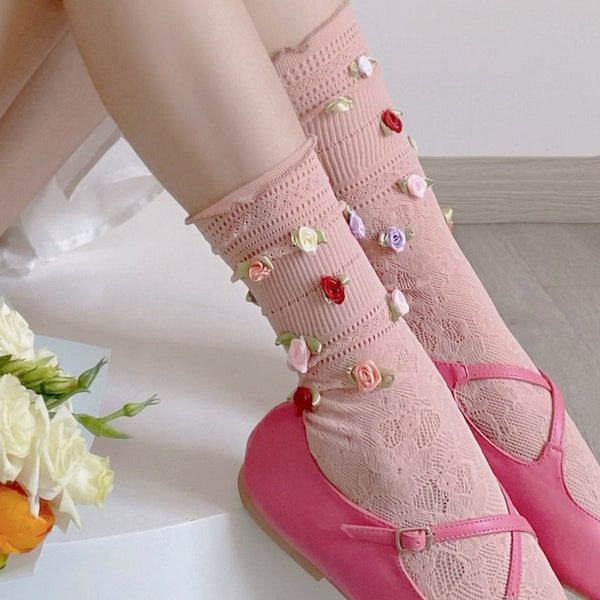 Chaussettes en dentelle à volants avec appliques florales 
