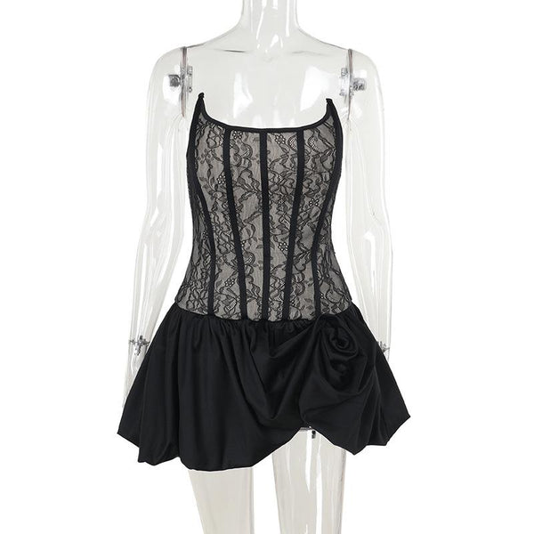 Mini-robe tube patchwork en dentelle à col en U 