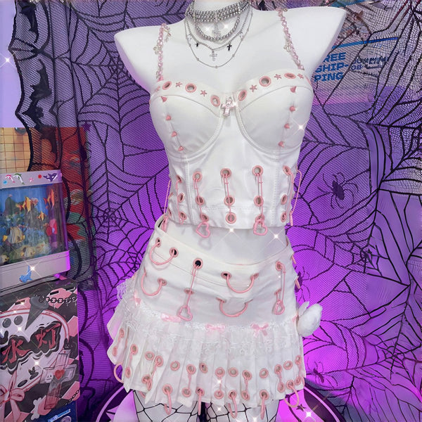 Ensemble mini-jupe camisole en cuir PU avec nœud papillon et rivets 