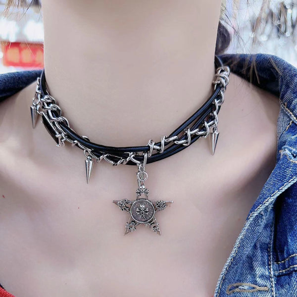 Collier ras du cou réglable avec pendentif étoile et rivet