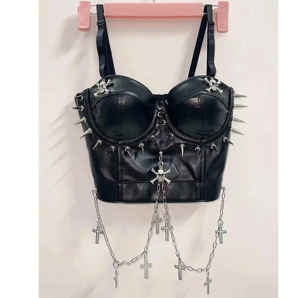 Haut camisole en cuir PU avec rivets et chaîne en métal et tête de mort 