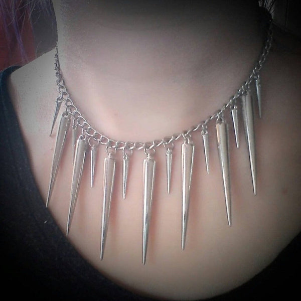 Collier ras du cou à pendentif en chaîne métallique superposée