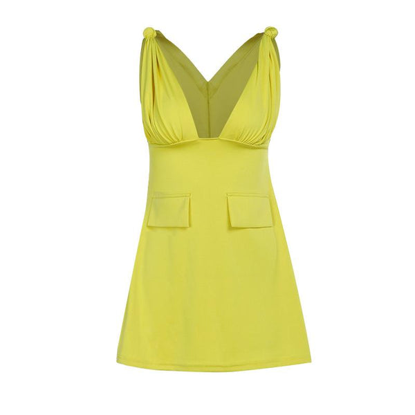 Mini-robe camisole unie froncée à col en V 