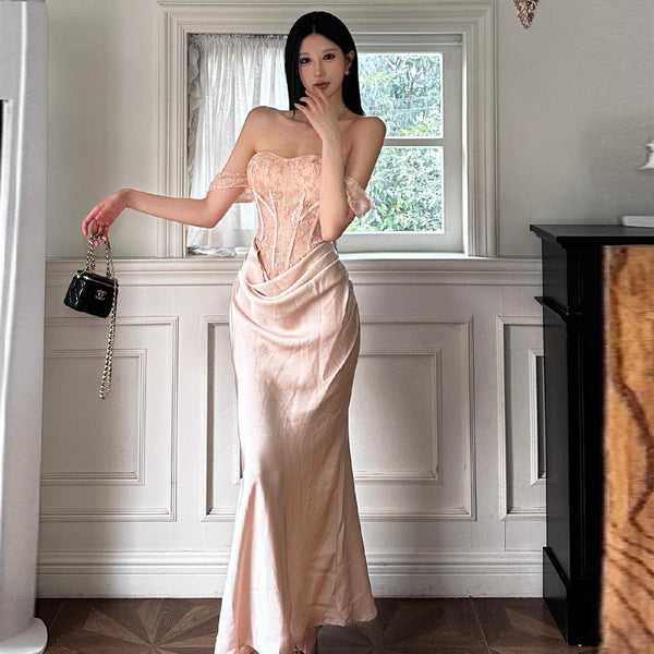 Robe longue en dentelle à épaules dénudées et col en cœur 