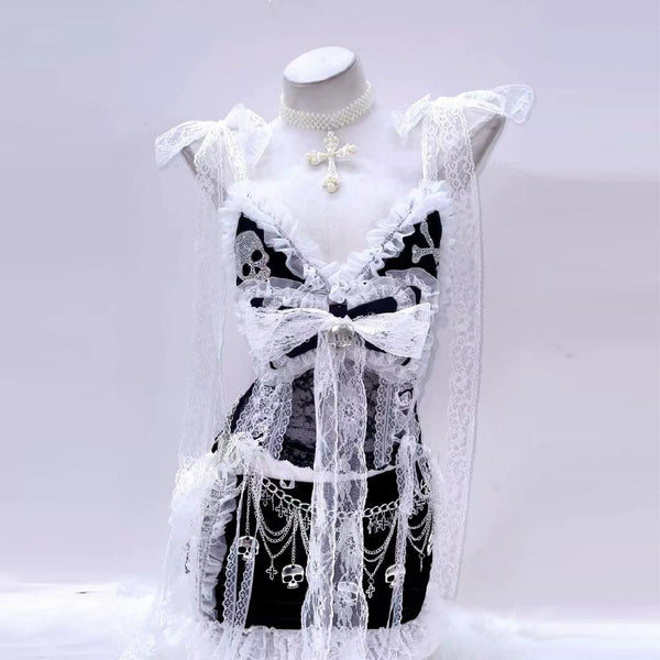 Ensemble mini-jupe camisole à chaîne en métal avec col en V et ourlet en dentelle 