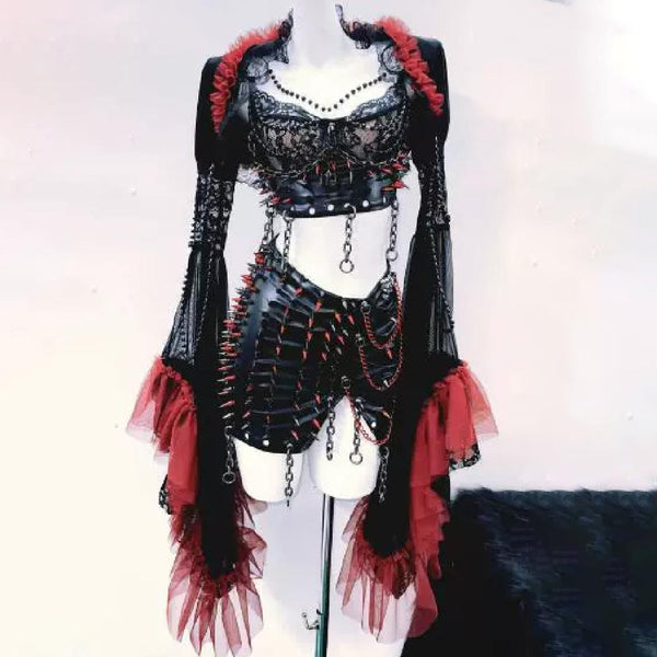 Ensemble mini-jupe 3 pièces en cuir PU avec dentelle et chaîne en métal et perles 