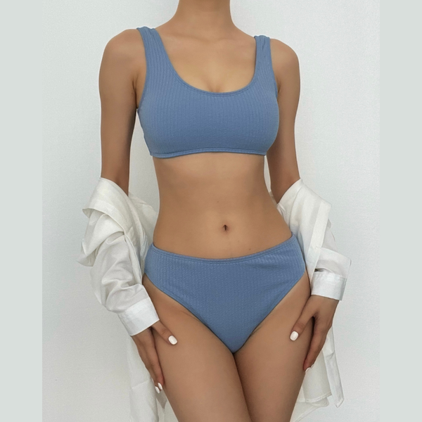 Maillot de bain bikini uni sans manches à col carré 