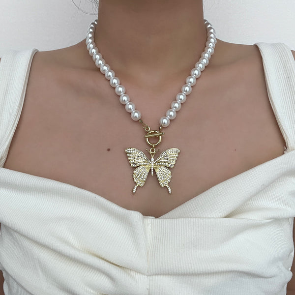 Collier pendentif papillon en fausses perles 