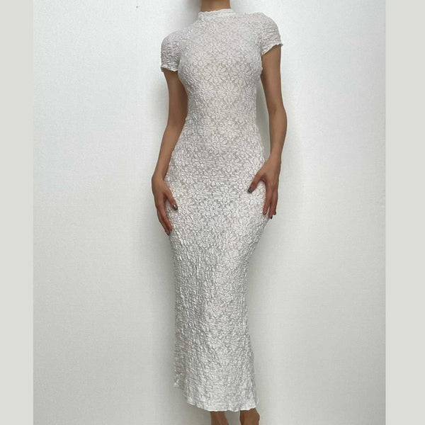 Robe longue texturée à manches courtes, col ras du cou et fente zippée