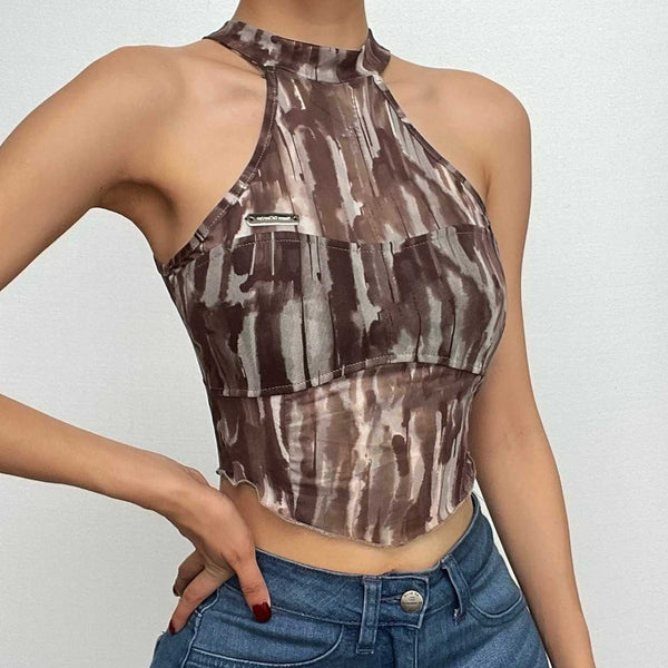 Haut court sans manches en maille contrastée avec étiquette métallique et licou tie-dye 
