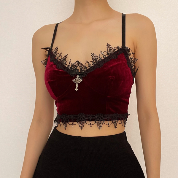 Haut court en velours avec ourlet en dentelle à cils et appliques croisées à col en V 