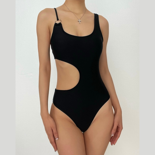 Maillot de bain une pièce creux irrégulier solide avec anneau en O 