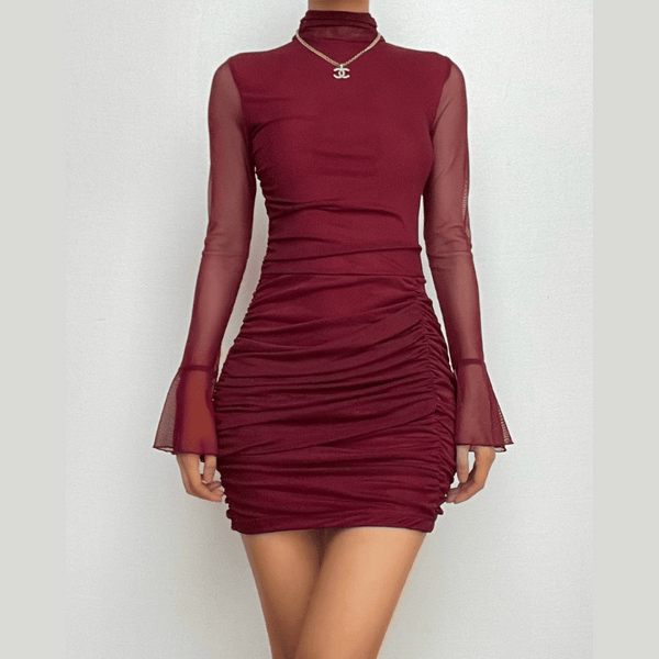 Mini-robe zippée froncée à manches longues et col roulé en maille unie 