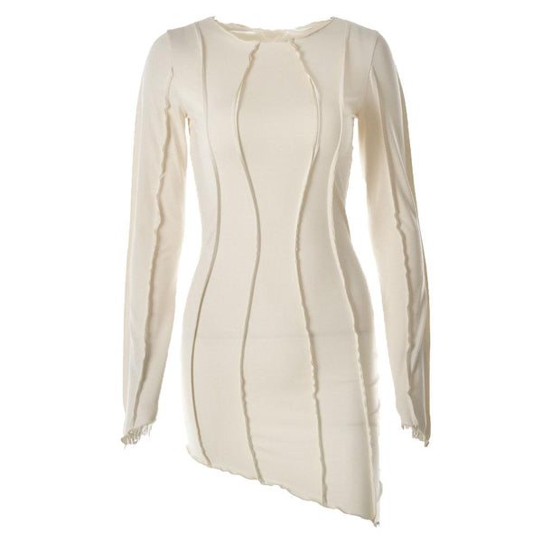 Mini-robe à manches longues et col rond avec coutures irrégulières