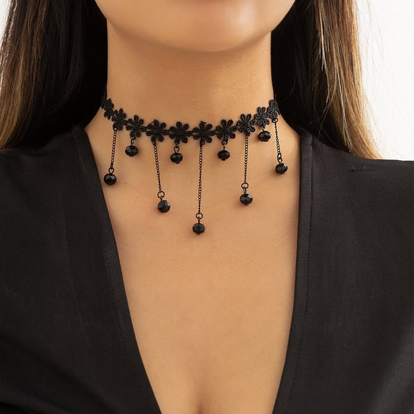 Collier ras du cou avec pendentif en pierre et ourlet en dentelle 