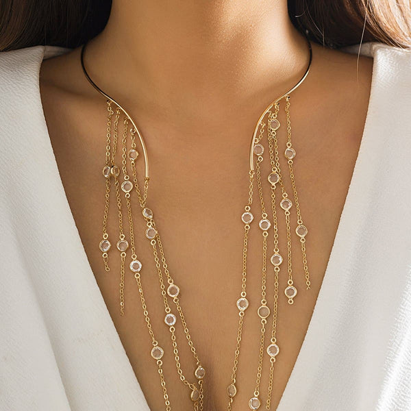 Collier ouvert avec pendentif en pierre et pompons 