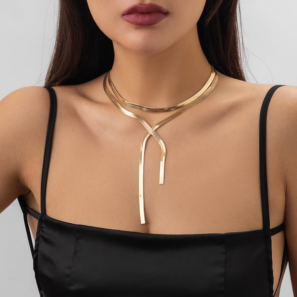 Collier ras du cou à couches croisées en forme de serpent 
