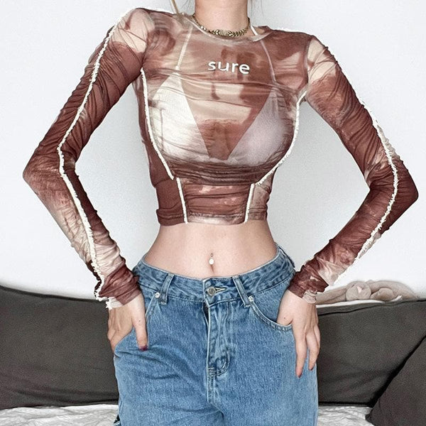 Haut court à manches longues en maille transparente tie-dye et fourrure 
