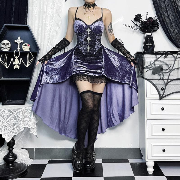Robe midi contrastée à col en V irrégulier avec ourlet en dentelle de velours et appliques croisées 