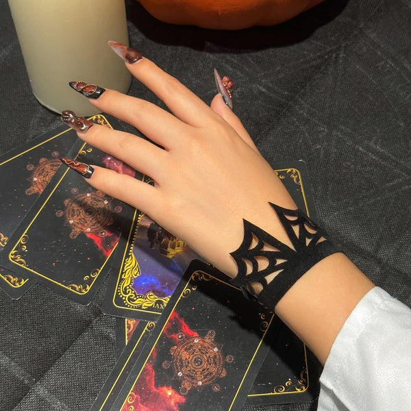 Bracelet en velours massif avec toile d'araignée 